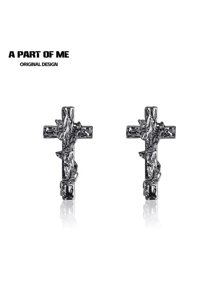 Textured Rattan Cross Earrings