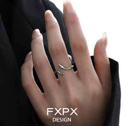 Court Girl Green Snake Ring