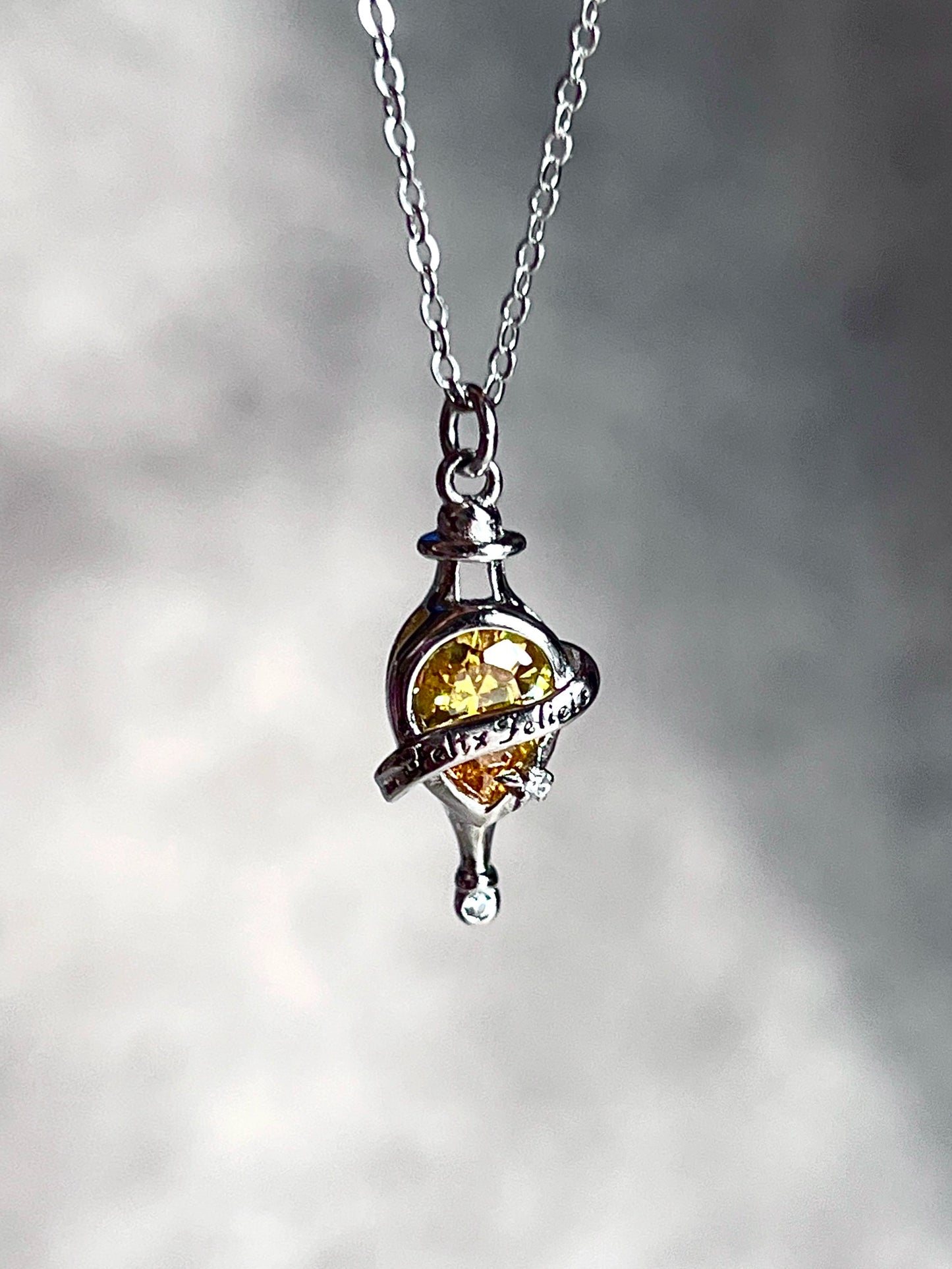 "Welfare Agent" Yellow Zircon Bracelet