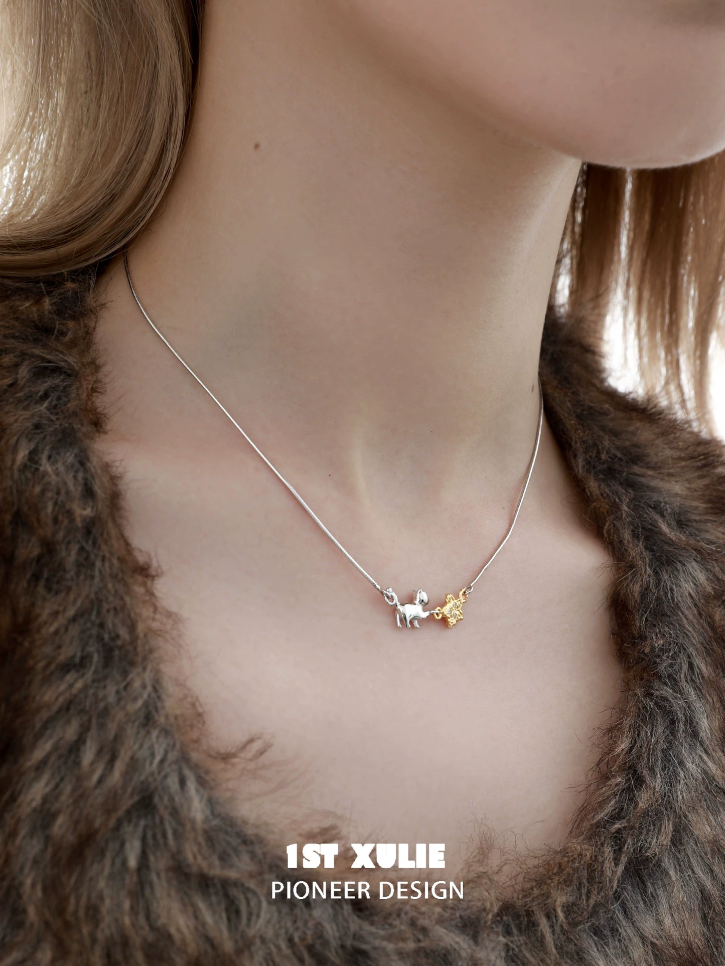 Cat Meets Star Clavicle Necklace