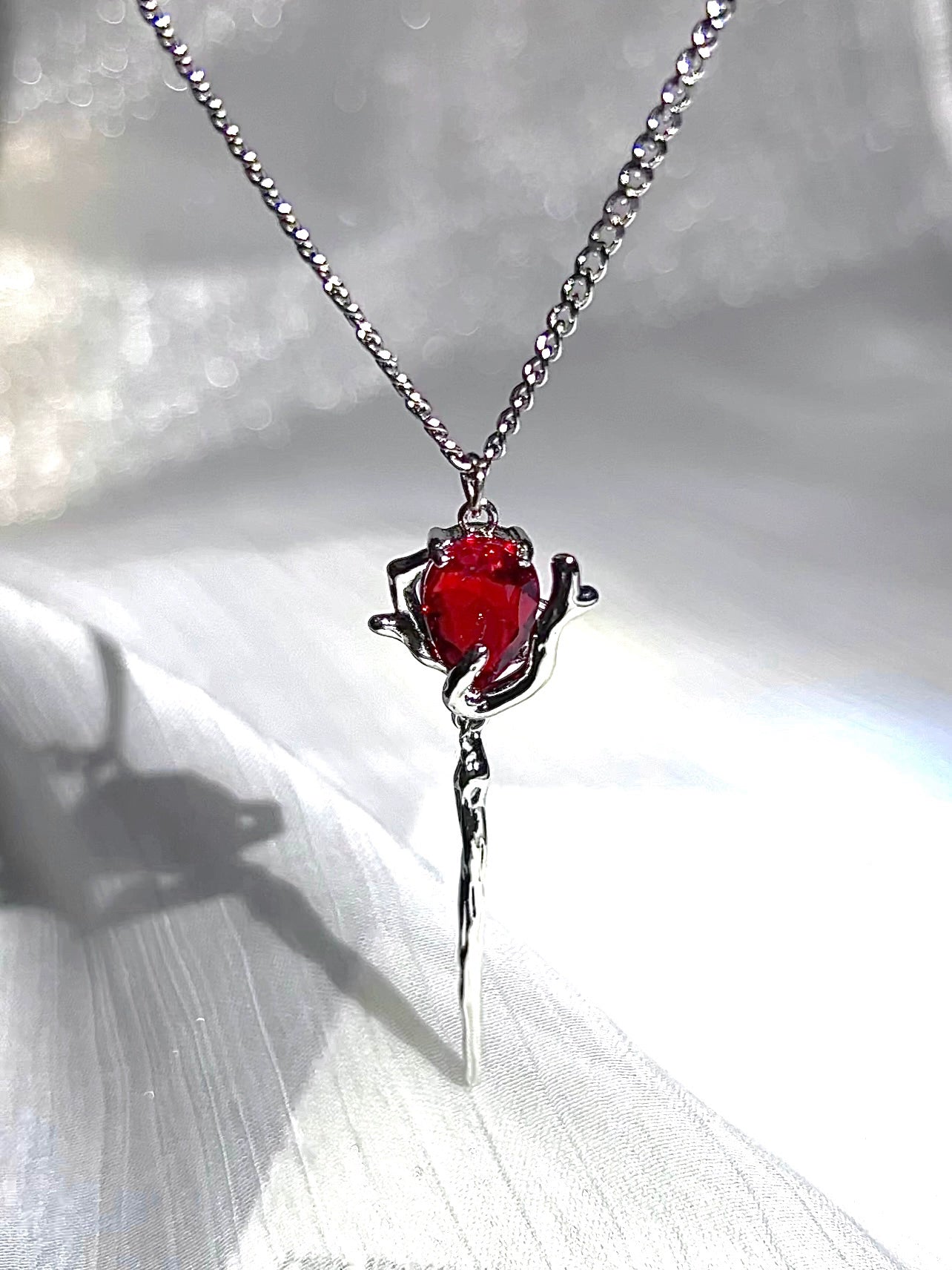 "No Man's Land Rose" Cold Necklace