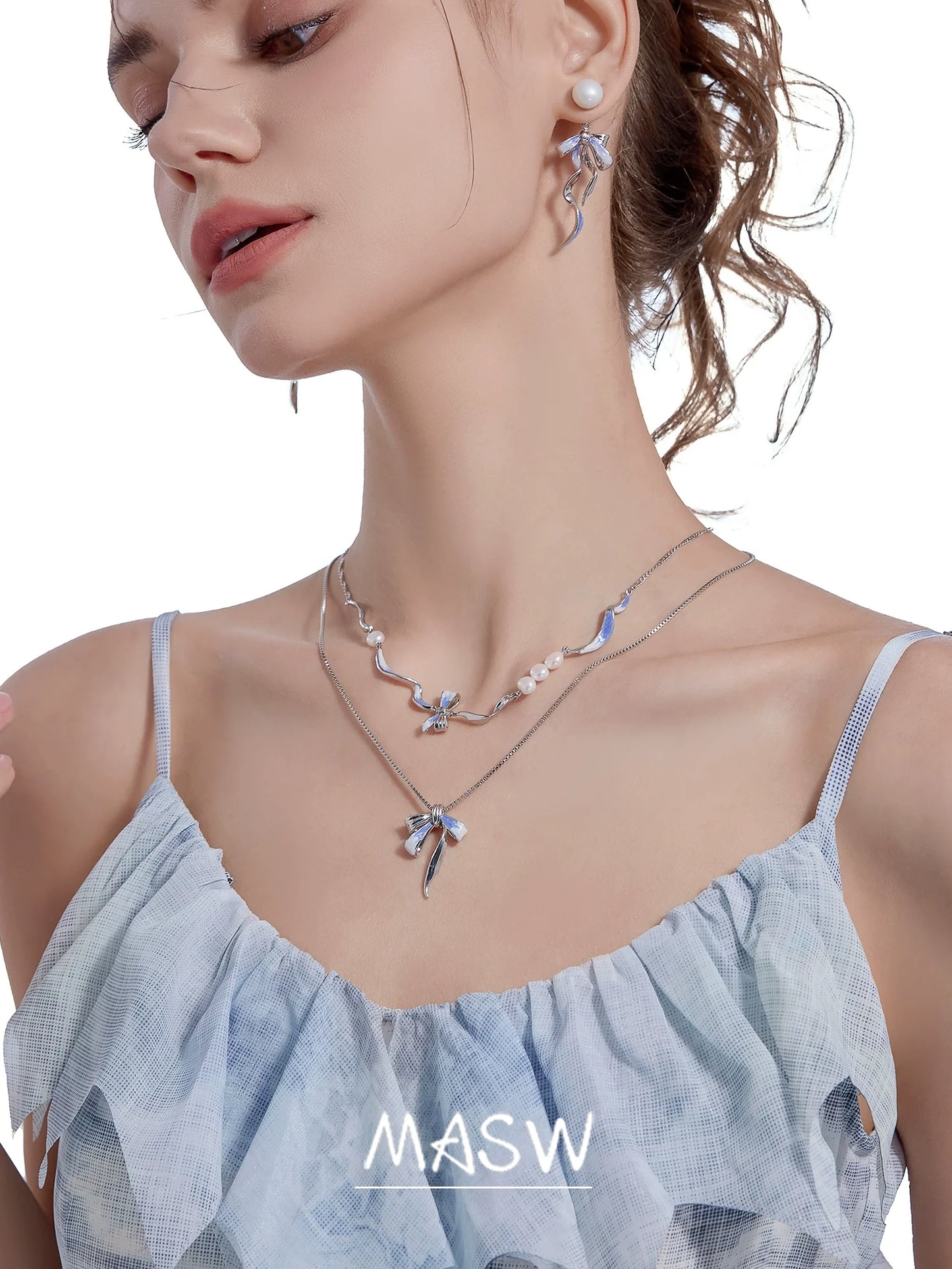 Baroque Pearl Bow Necklace
