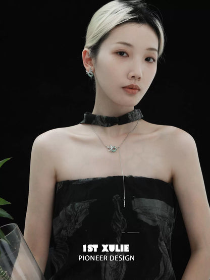 Iris Pull Buckle Silver Necklace