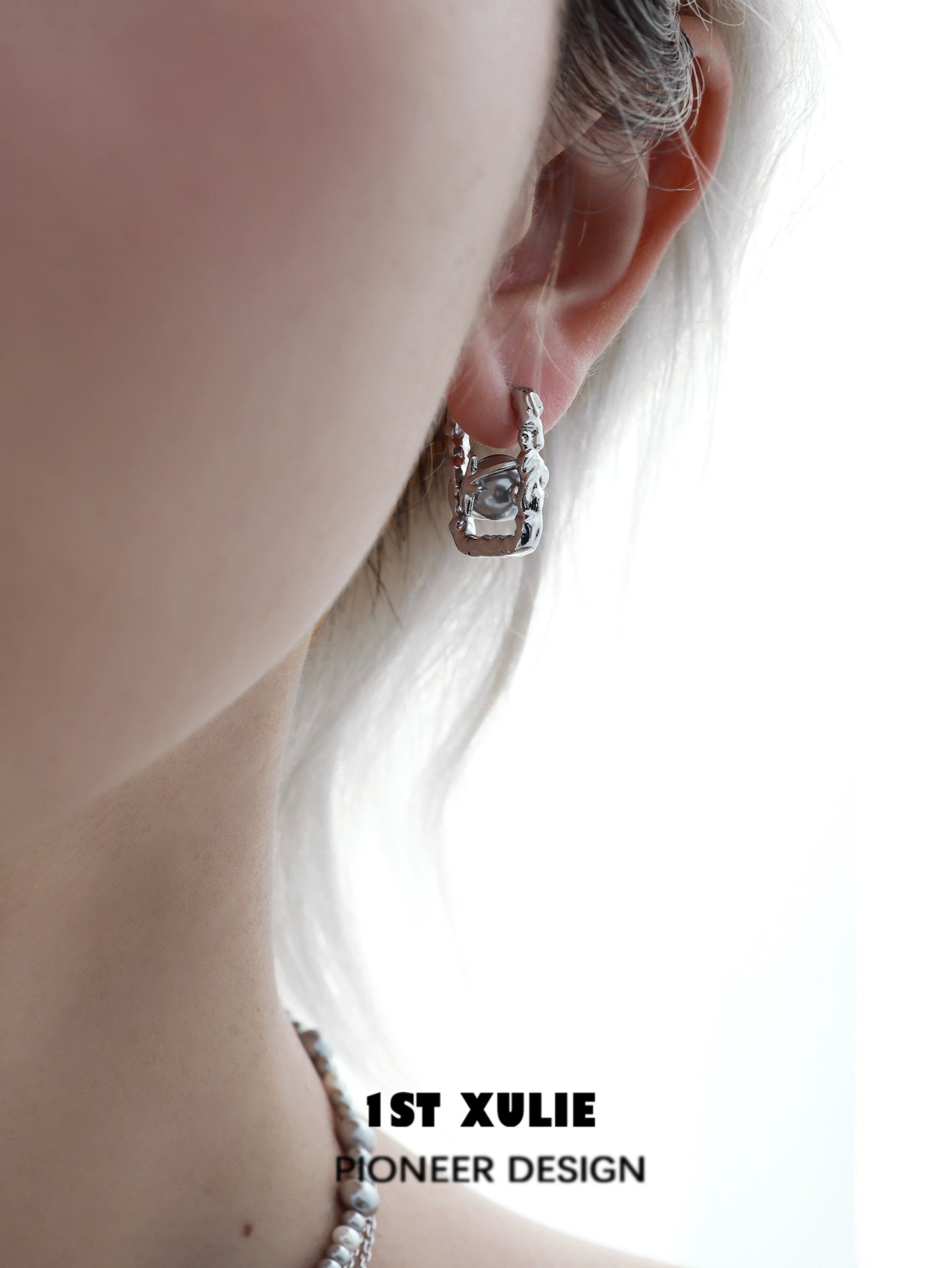 Cool Gray Pearl Starry Stud Earrings