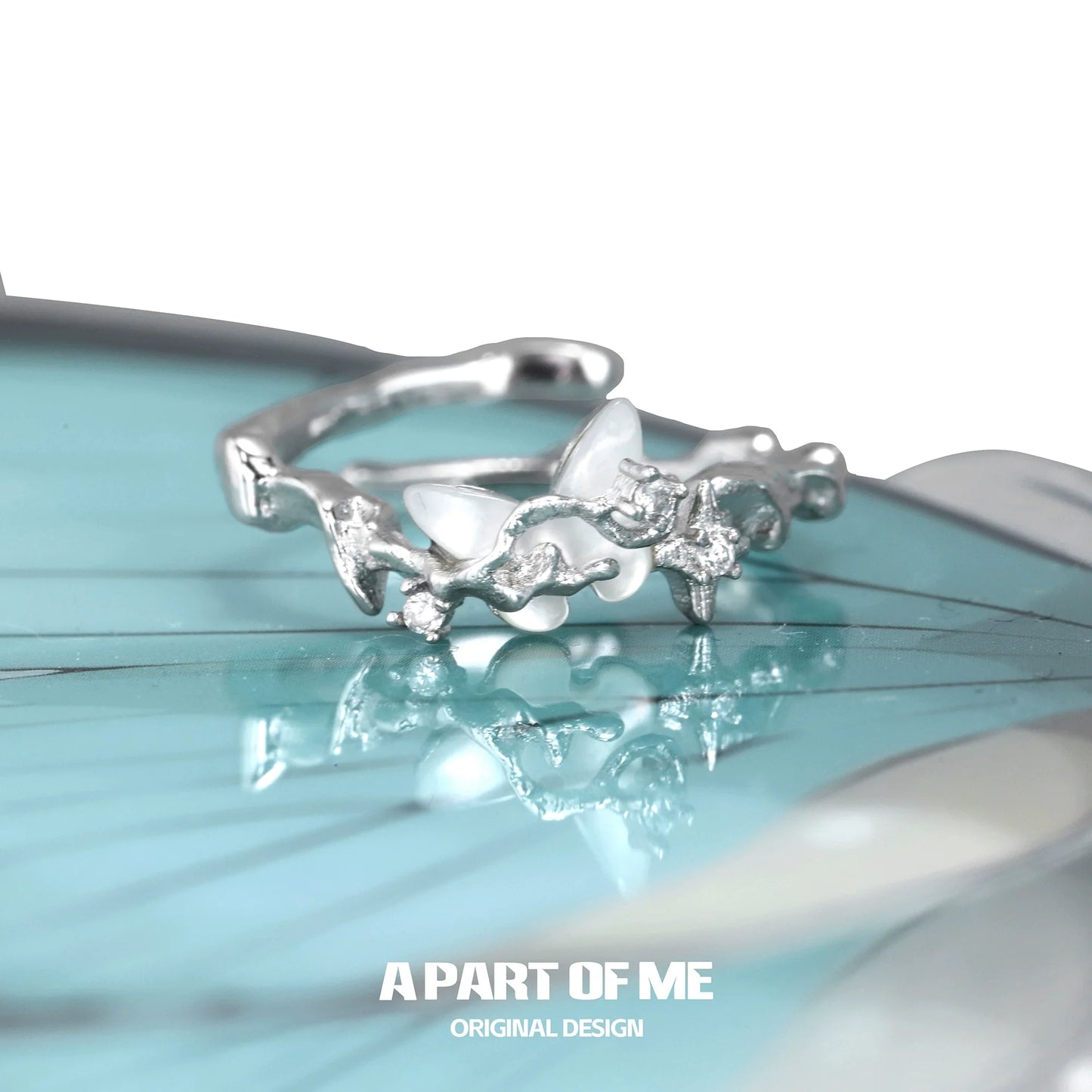 Agate butterfly silver ring featuring a delicate design with butterfly accents and shimmering details