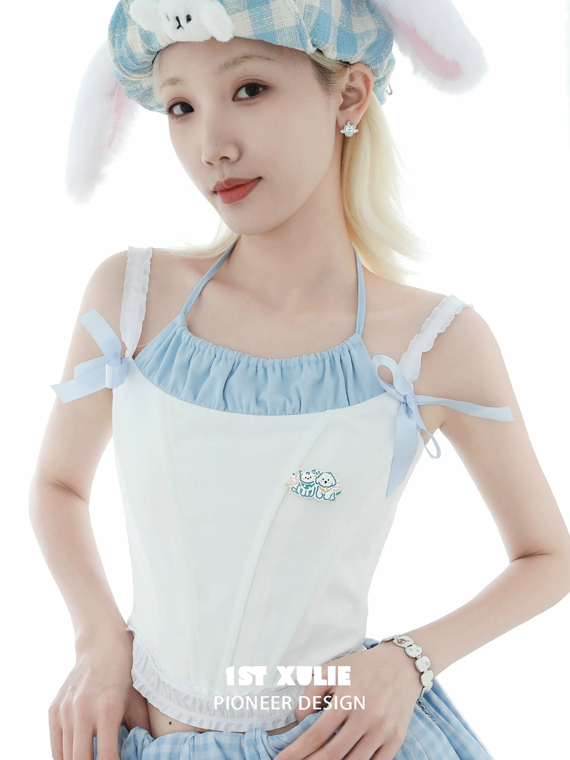 Cute angel cat and dog brooch from 1STXULIE, perfect accessory for stylish outfits