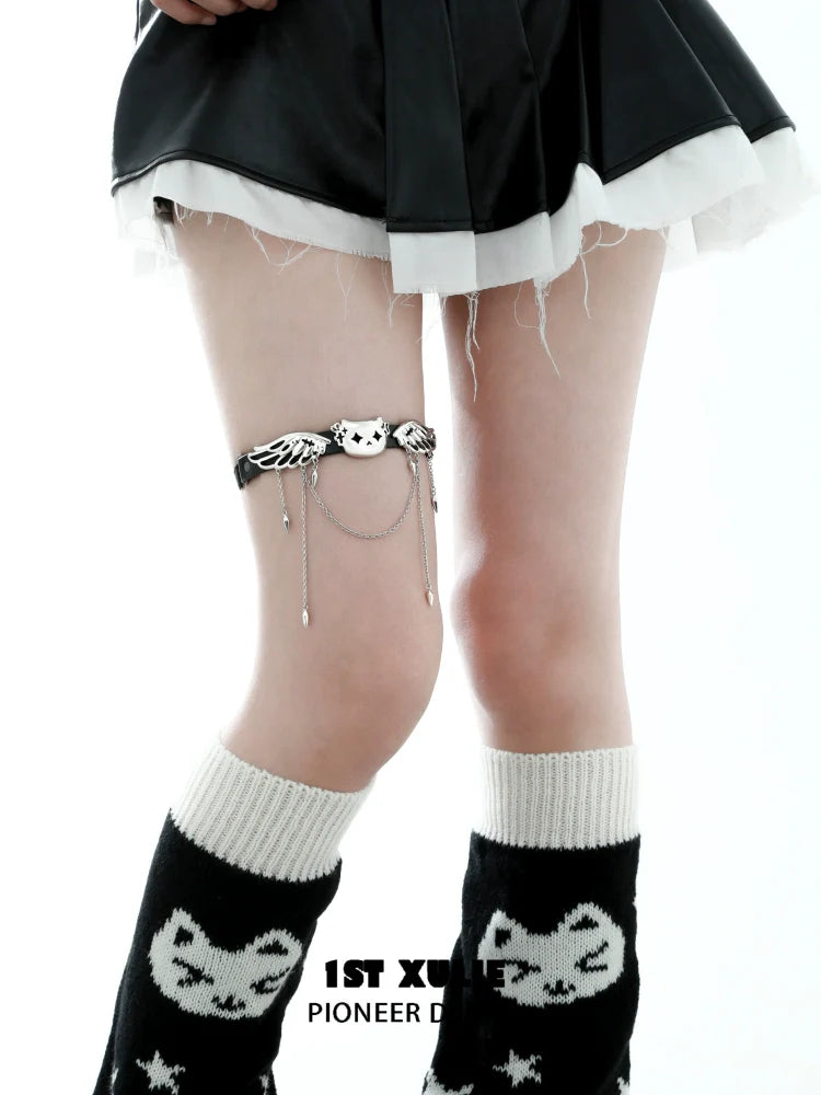 Angel cat necklace featuring winged design, perfect accessory for cat lovers and unique fashion styles