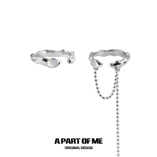 A PART OF ME Agate Silver Ring with a unique twisted design and delicate chain detail