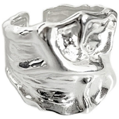 Lace pleated silver ring with a textured design for a unique and elegant accessory