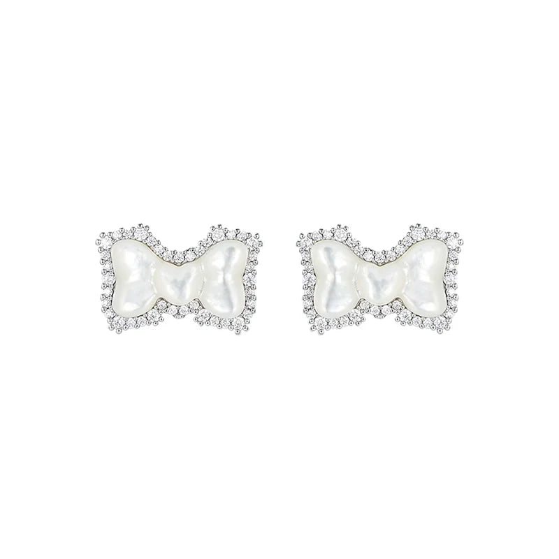 SUN HUNTER bow pearl earrings adorned with sparkling crystals for a stylish and elegant look