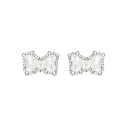 SUN HUNTER bow pearl earrings adorned with sparkling crystals for a stylish and elegant look