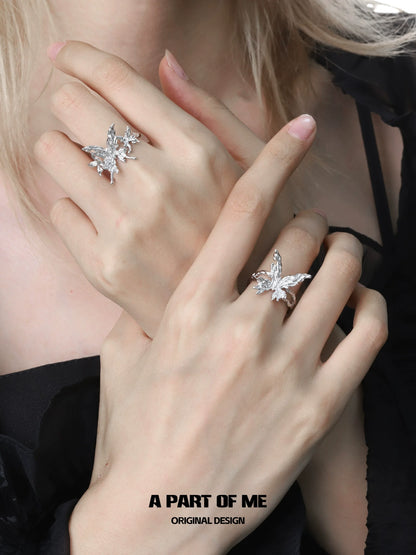 A PART OF ME butterfly punk ring in silver, elegantly designed with sparkling details on two hands