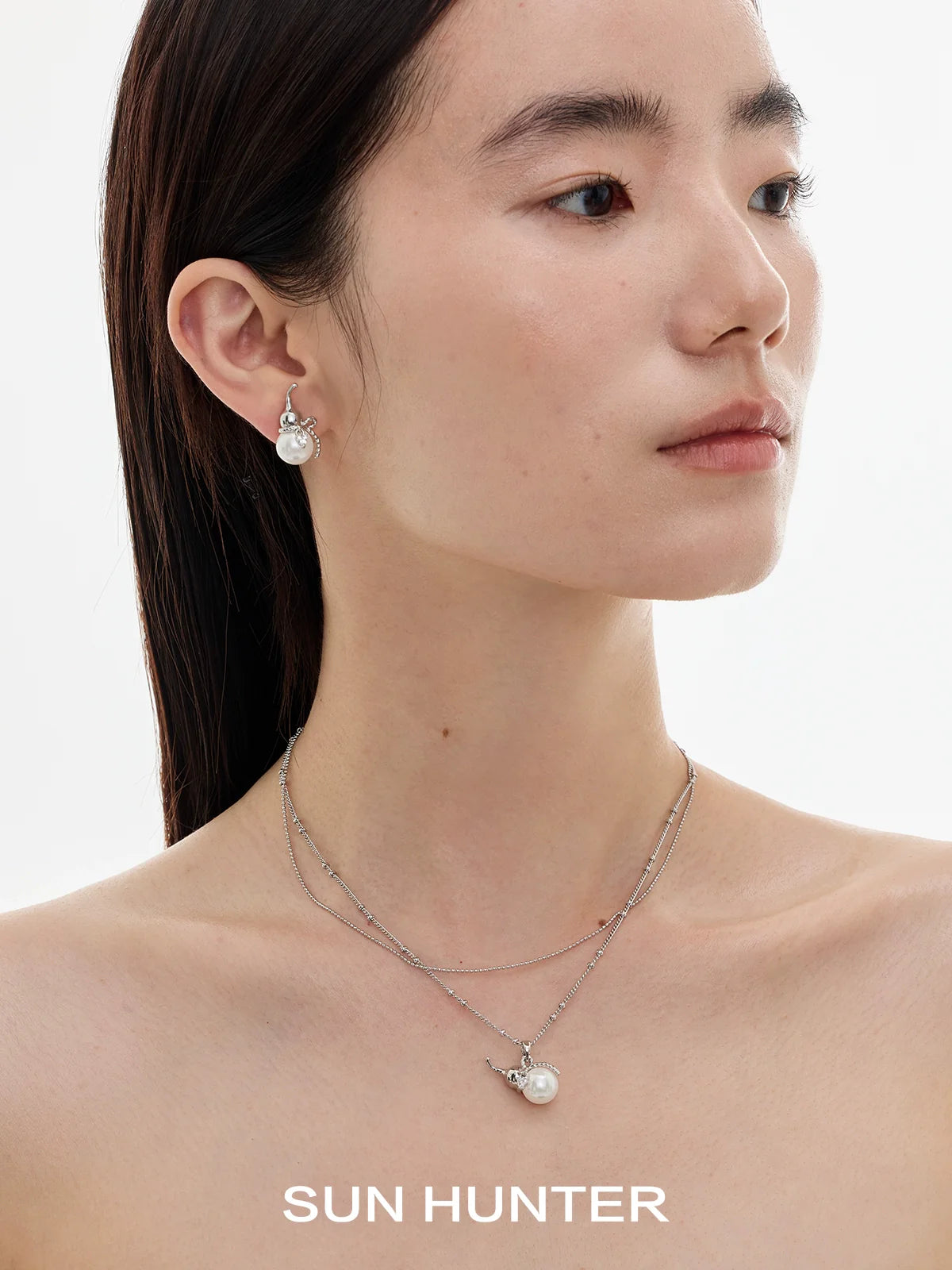 Elegant SUN HUNTER Chinese fortune gourd earrings with pearl detail for a stylish look