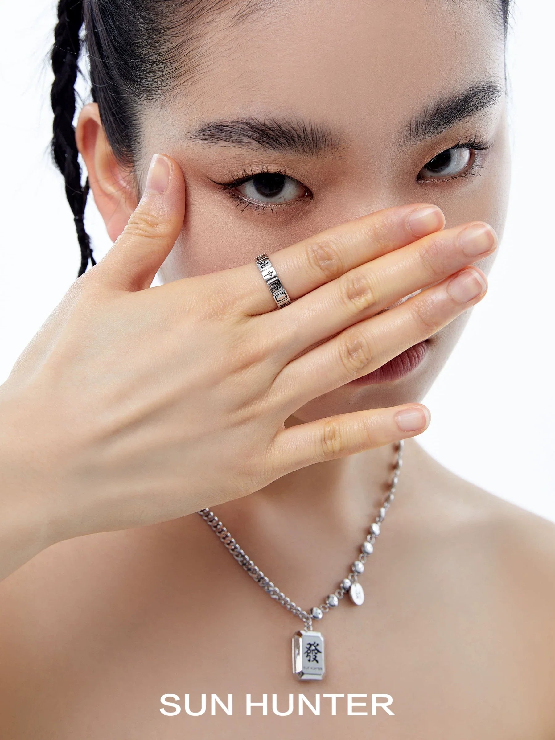 Stylish SUN HUNTER Chinese Mahjong ring worn on a model's hand, showcasing its elegant design.