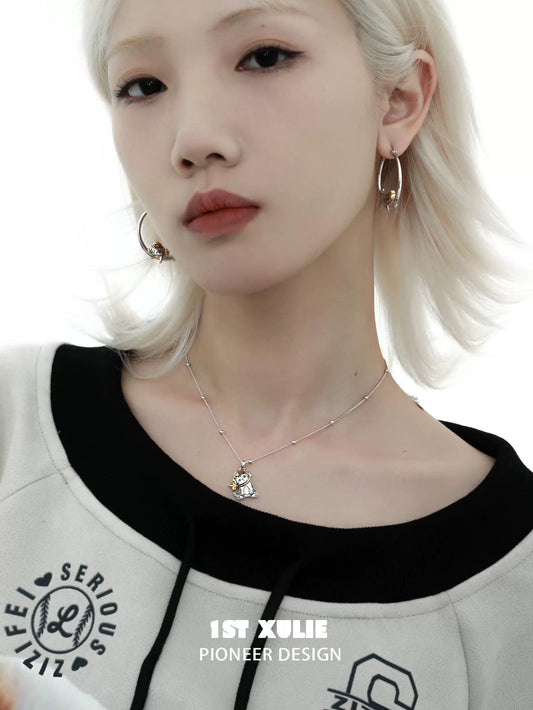 Model wearing a cute cat necklace from 1STXULIE with shiny details and a stylish design