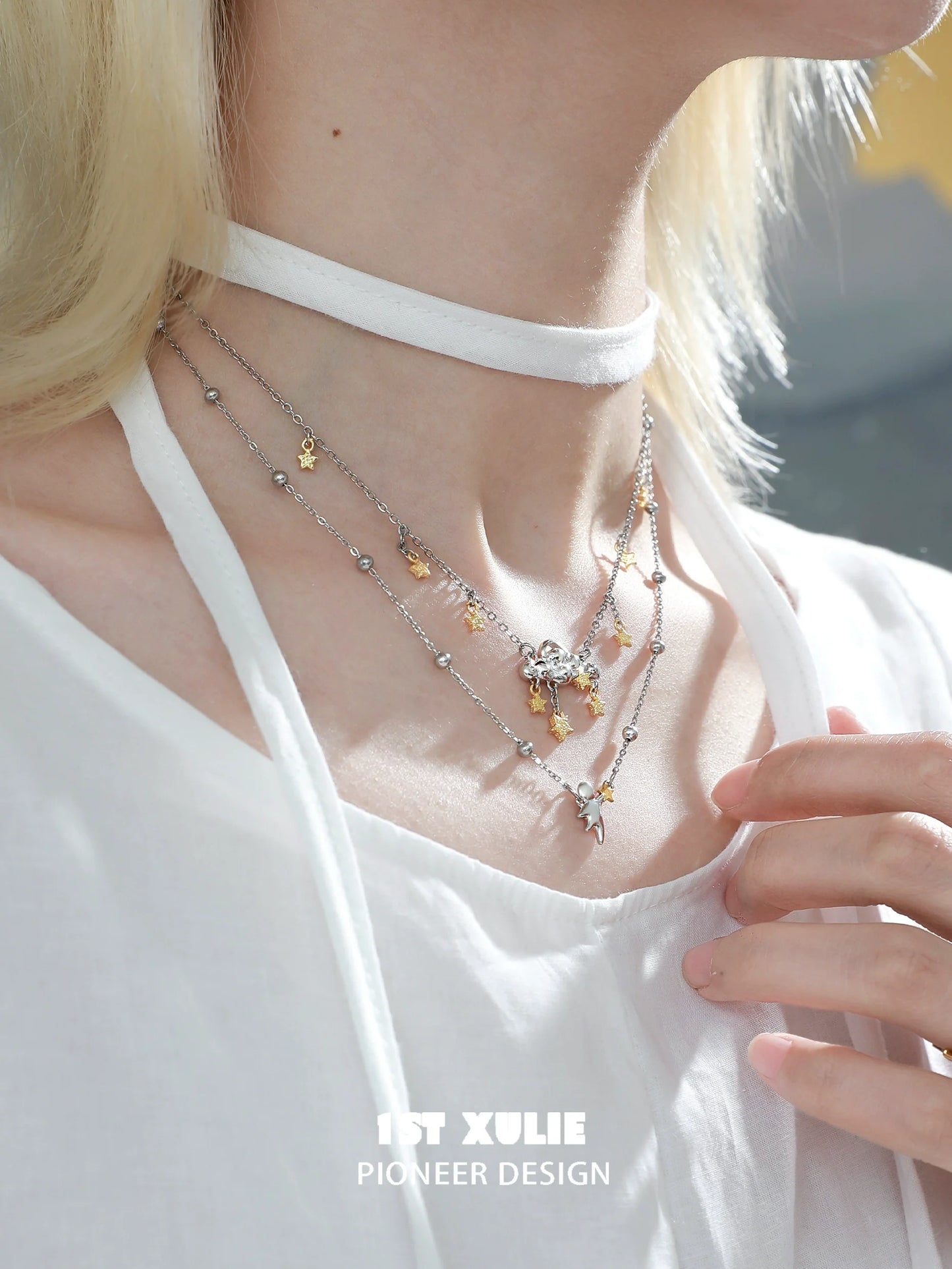 1STXULIE double layered star necklace featuring delicate star charms and a stylish design