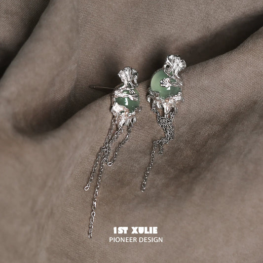 Elegant queen fringe earrings with green gemstone and silver accents for a sophisticated look