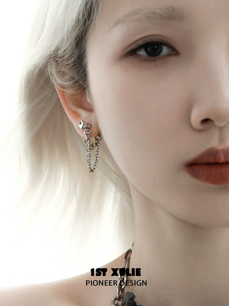 Stylish 1STXULIE Y2K chain earrings featuring a unique design and contemporary look