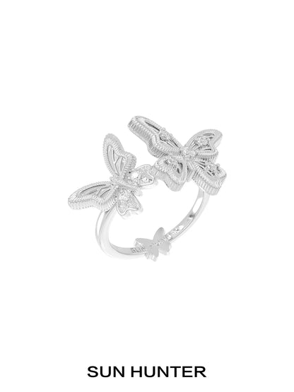 SUN HUNTER French retro butterfly ring featuring a delicate design with two butterflies