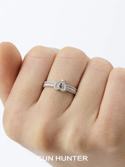 Silver SUN HUNTER French retro lock ring featuring a heart design for elegant fashion