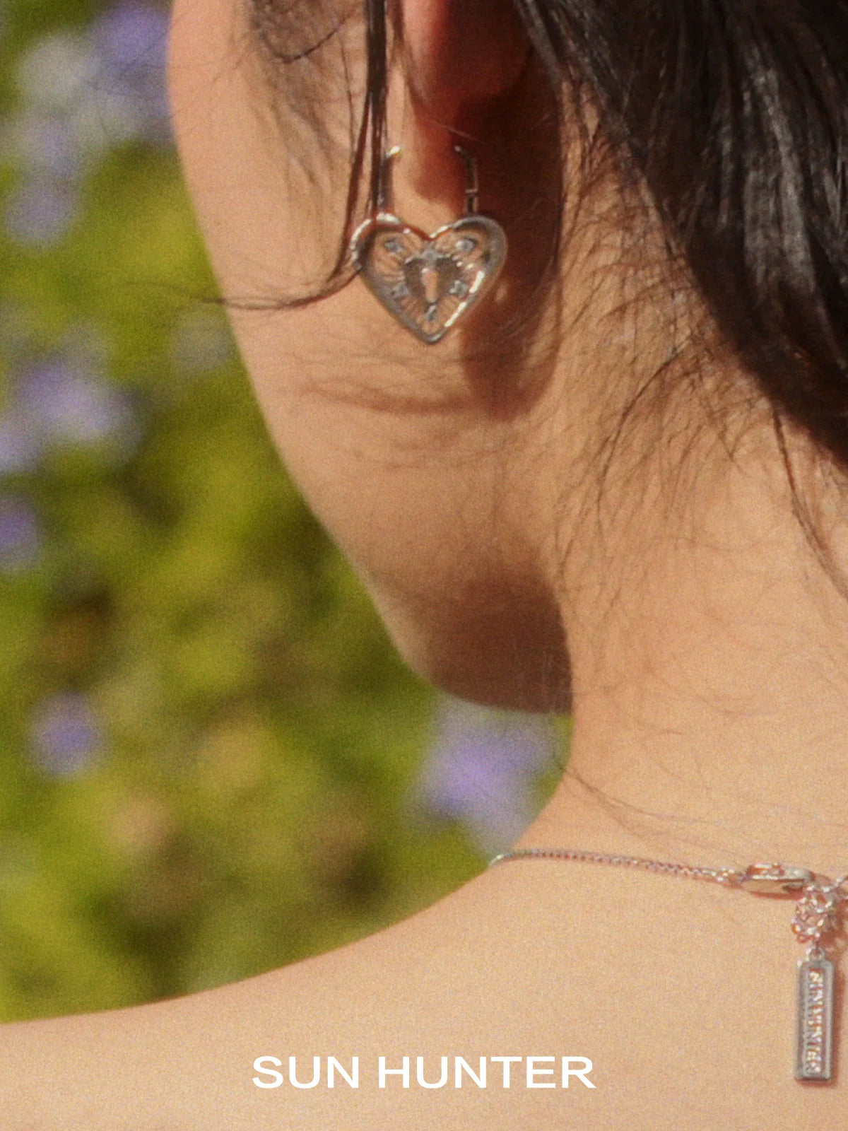 Sun Hunter French retro lock ring heart earrings in silver, perfect for vintage fashion lovers