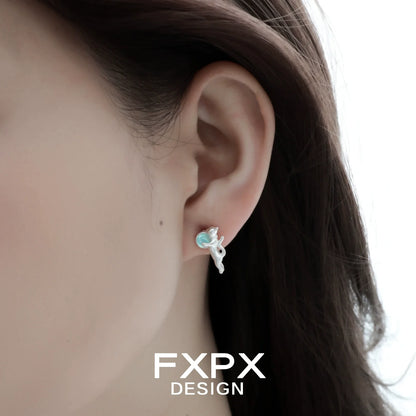 Stylish blue cat earrings with a delicate design, perfect for cat lovers and everyday wear