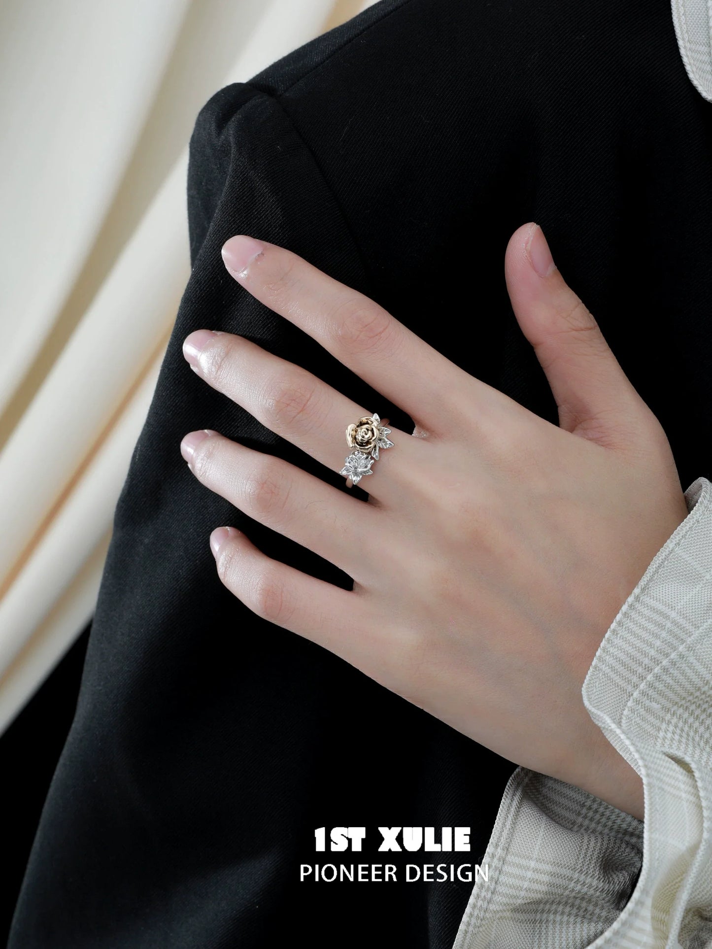 Elegant gold rose ring with sparkling details, perfect for special occasions and everyday wear