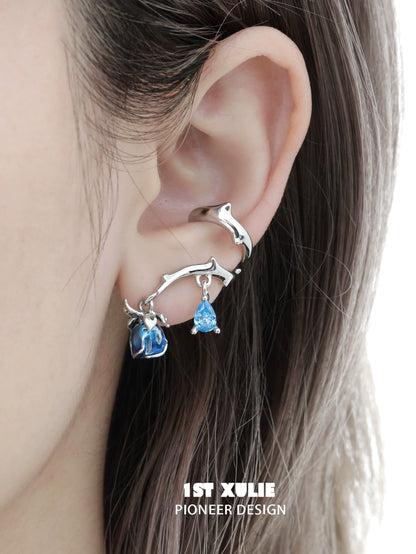 1STXULIE Gothic rose ear cuffs featuring blue gemstones for a unique and stylish look