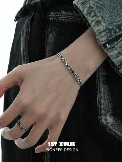 Stylish gothic snake bracelet in silver, perfect for adding an edgy touch to any outfit