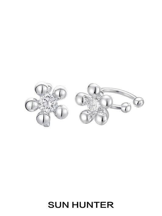 SUN HUNTER island flower silver earrings with floral design and sparkling center for elegant style