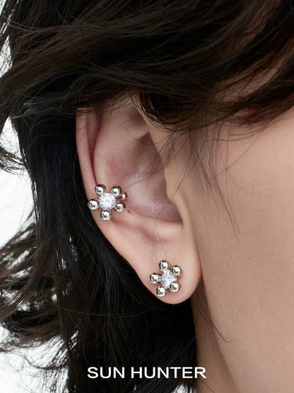 SUN HUNTER island flower silver earrings featuring sparkling floral design for elegant style