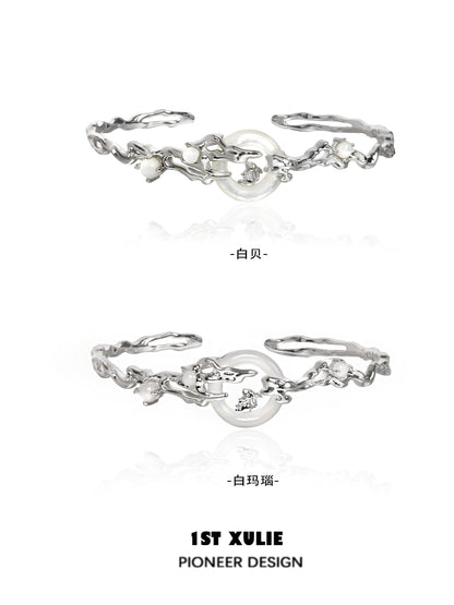 Elegant jade rabbit white agate silver bracelet featuring a delicate design and shimmering details