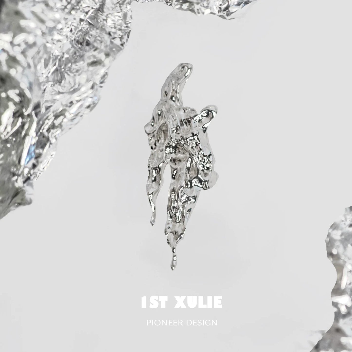 Unique 1STXULIE meteorite silver brooch featuring an abstract design for trendy accessories