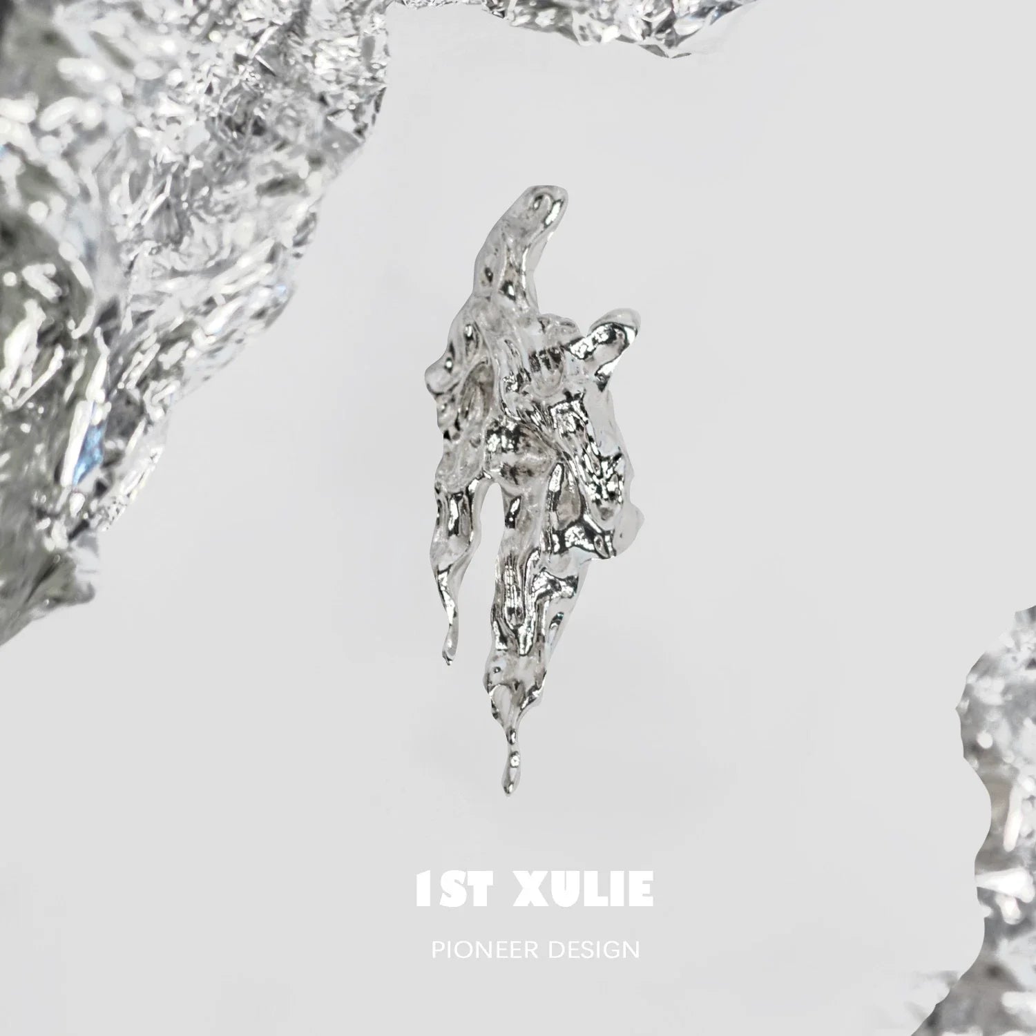 Unique 1STXULIE meteorite silver brooch featuring an abstract design for trendy accessories
