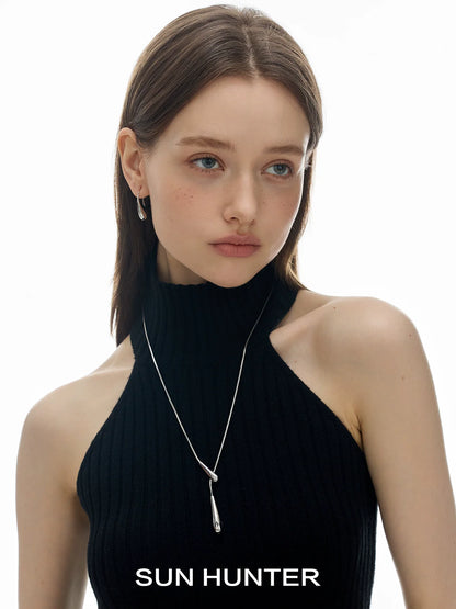Elegant model wearing a SUN HUNTER molten drop necklace, showcasing a sleek and modern design