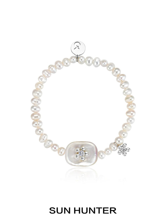SUN HUNTER ocean memory pearl bracelet with shimmering pearls and a decorative charm