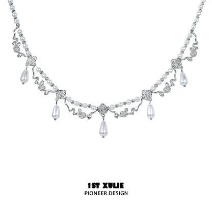 Elegant silver pearl clavicle necklace with intricate leaf design and dangling pearls