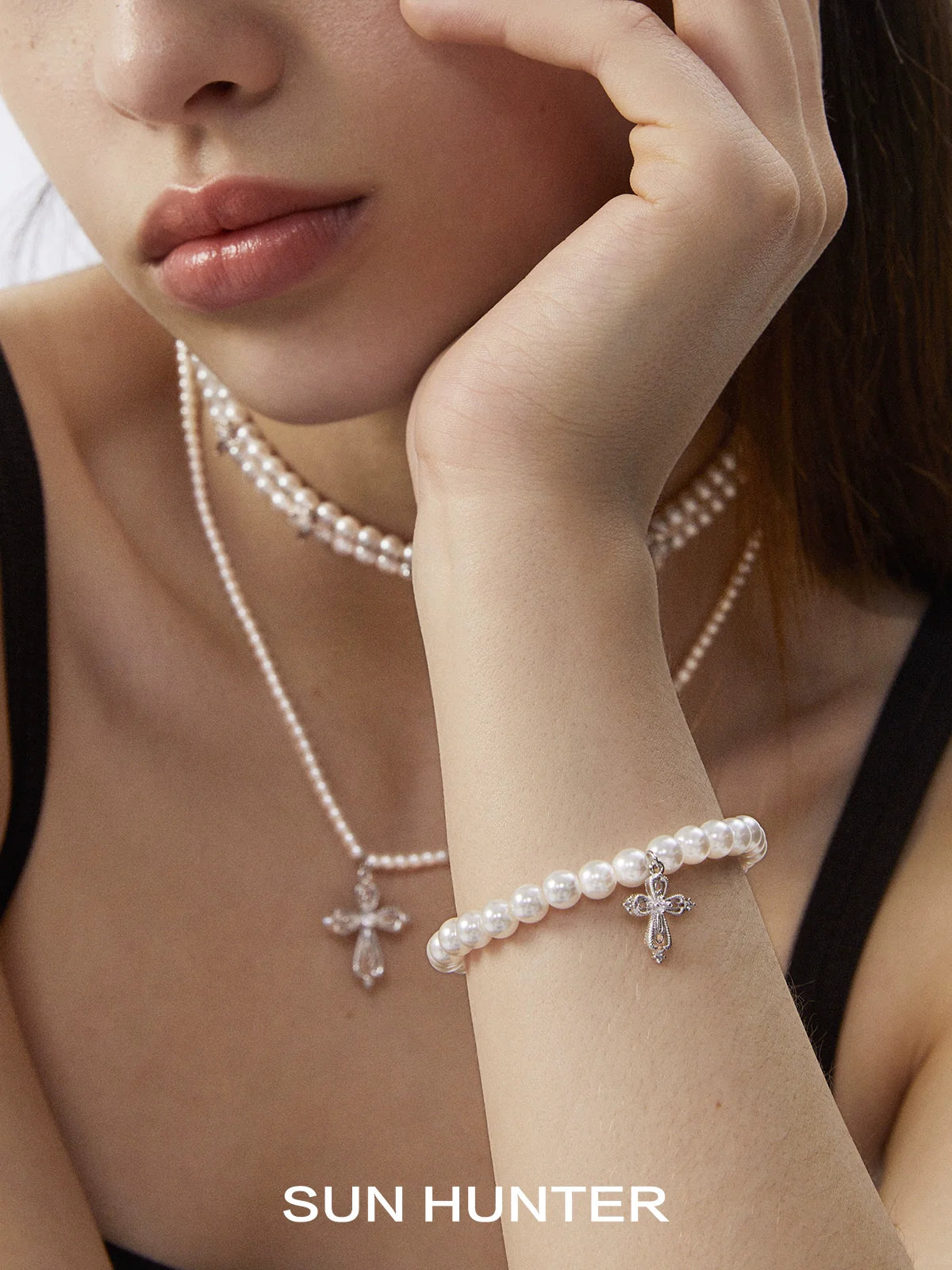 SUN HUNTER Pearl Cross Bracelet featuring elegant pearls and a stylish cross charm