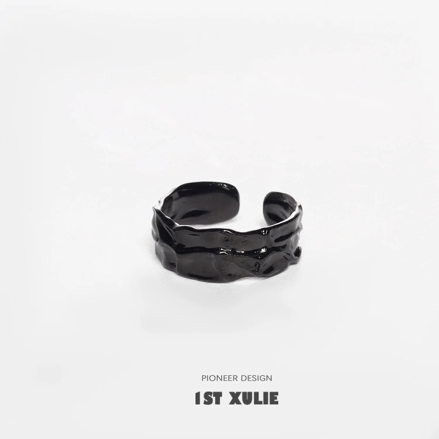 Y2K gothic couple rings in sleek black with a unique wavy design for a stylish look