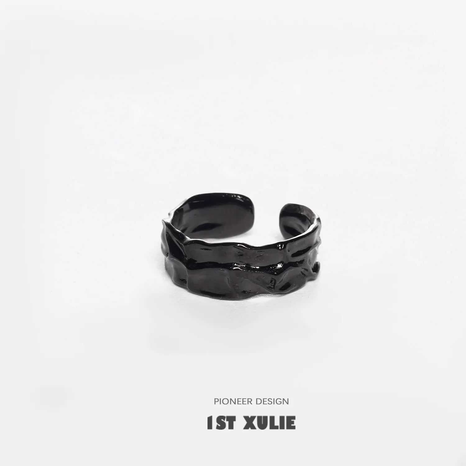 Y2K gothic couple rings in sleek black with a unique wavy design for a stylish look