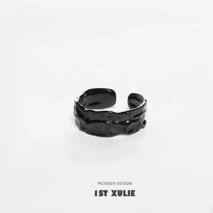 Y2K gothic couple rings in sleek black with a unique wavy design for a stylish look