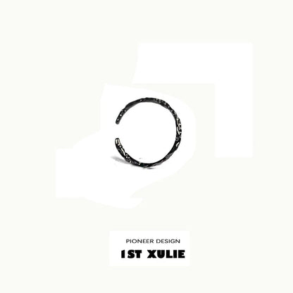 1STXULIE Y2K silver ring with a twisted design for a trendy, retro-inspired look