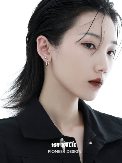 Elegant silver star ear cuff from 1STXULIE displayed on a model with stylish makeup and attire