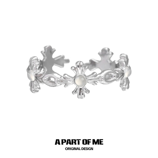 Silver snowflake cross agate ring featuring floral designs for a unique accessory