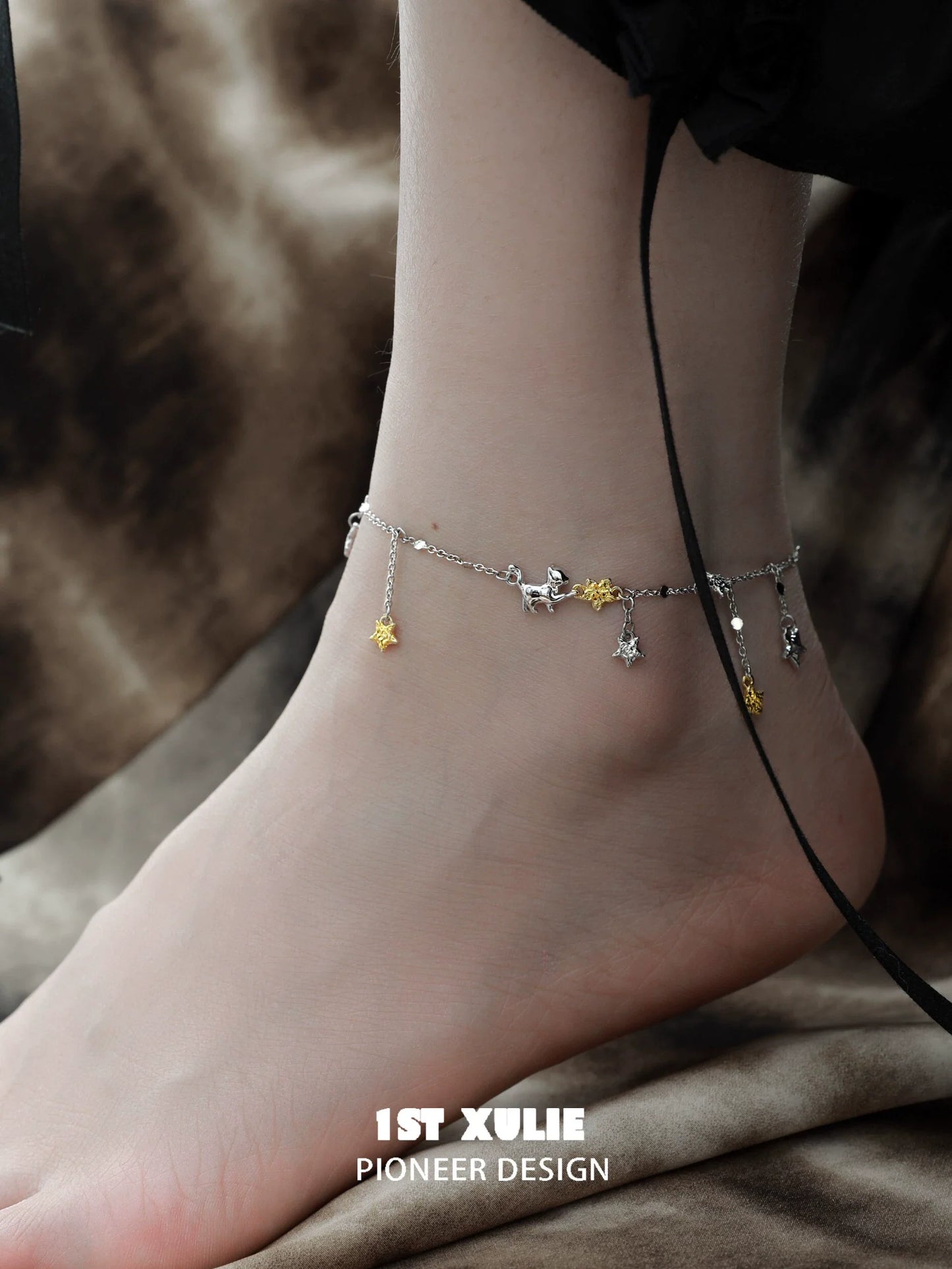 Delicate star picking cat silver anklet featuring whimsical charms for a unique look