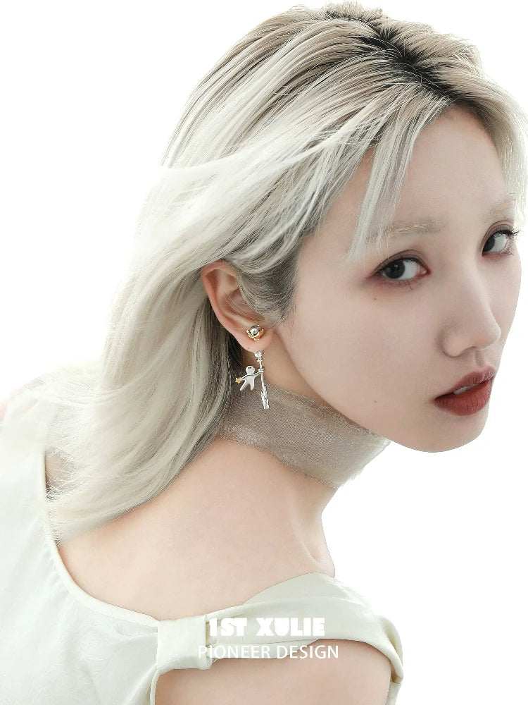 Elegant 1STXULIE star stud earrings worn by a model with a chic hairstyle