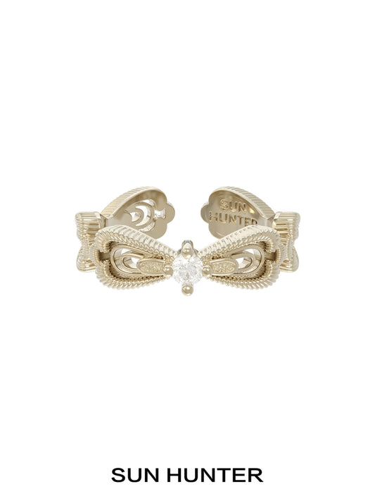 SUN HUNTER bow lace ring with intricate design and clear gemstone centerpiece for stylish accessories
