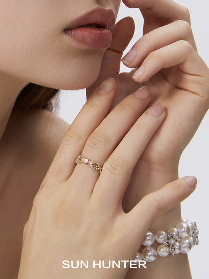 Elegant SUN HUNTER bow lace ring showcased on a model's hand with stylish bracelets