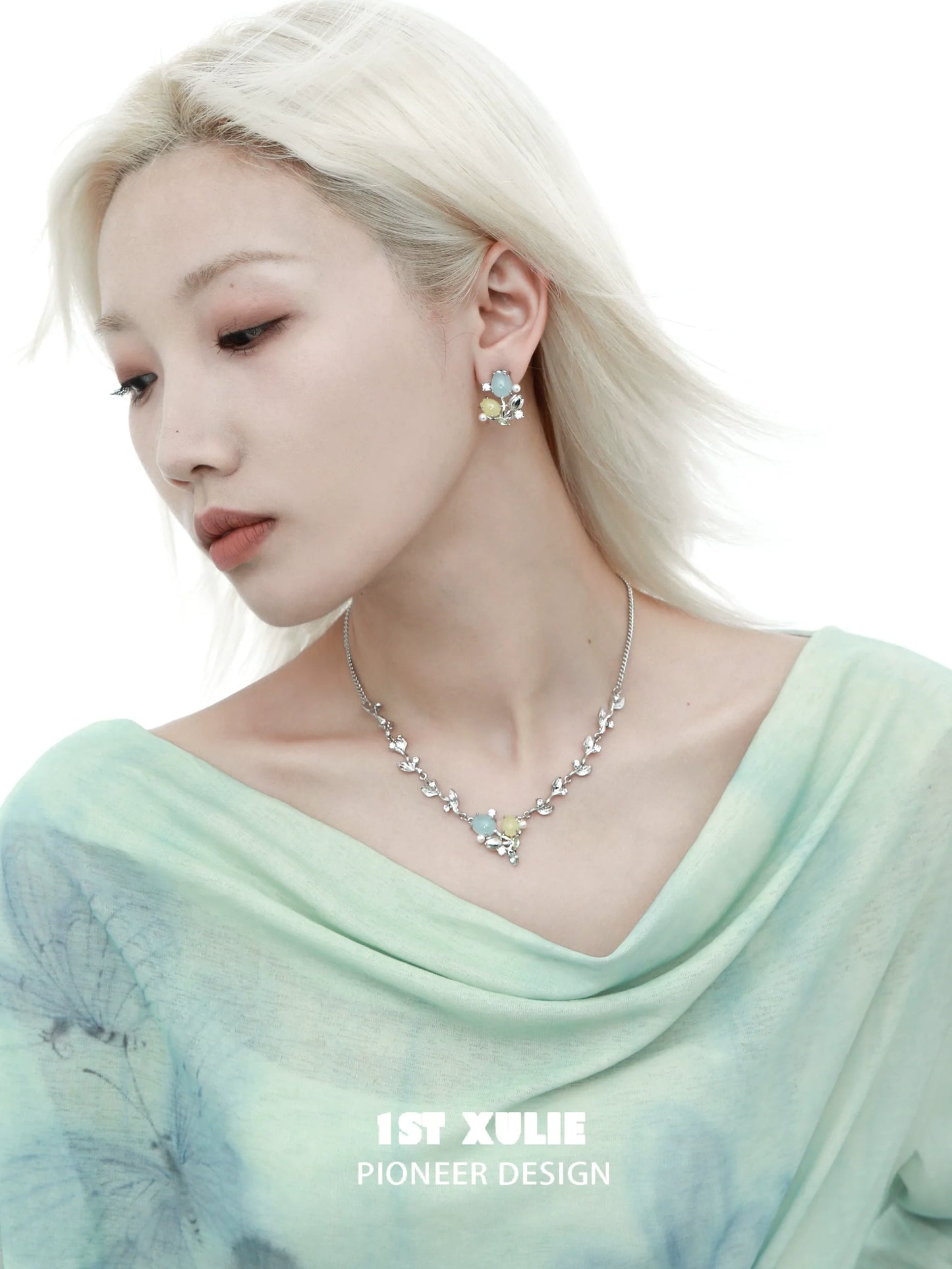 Elegant 1STXULIE tulip clavicle necklace paired with matching earrings for a sophisticated look