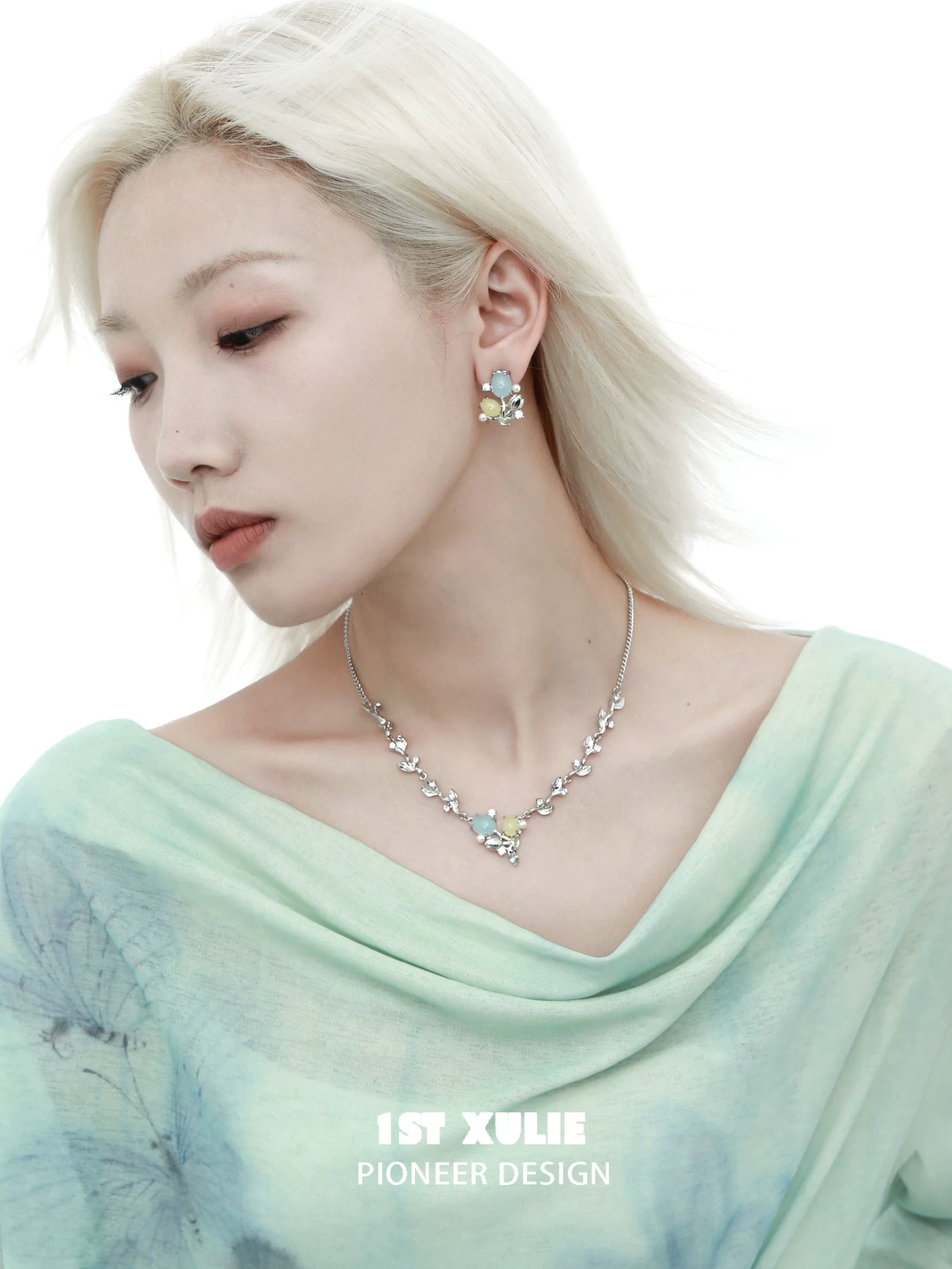 Elegant 1STXULIE tulip clavicle necklace paired with matching earrings for a sophisticated look